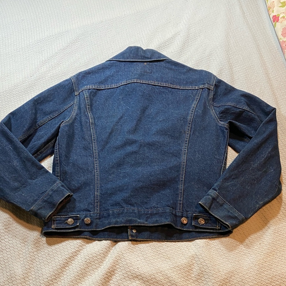 Men’s Dark Blue Denim Jacket by Levi Brand. - Picture 12 of 16